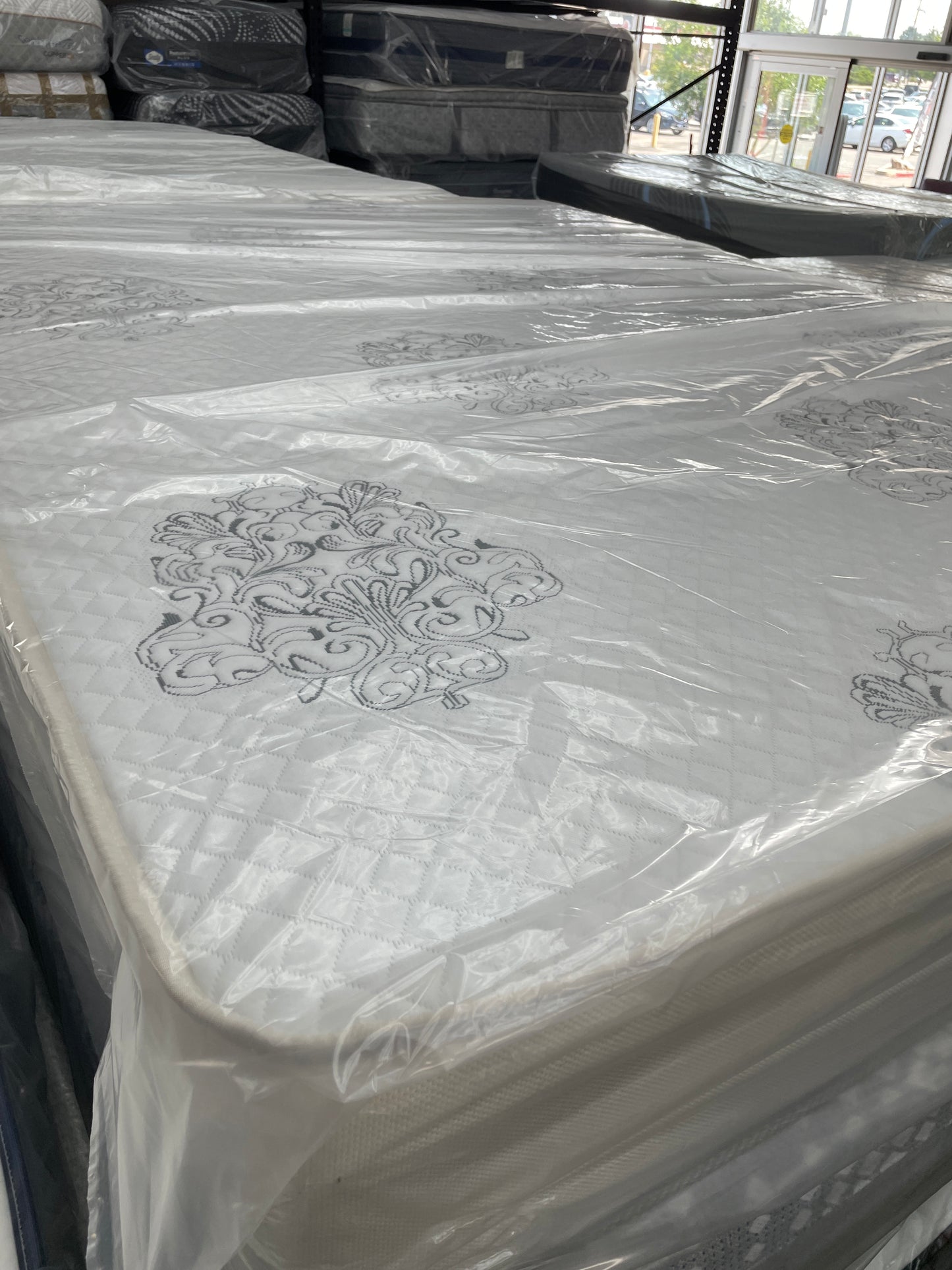 MADISON BY DM EUROTOP QUEEN MATTRESS