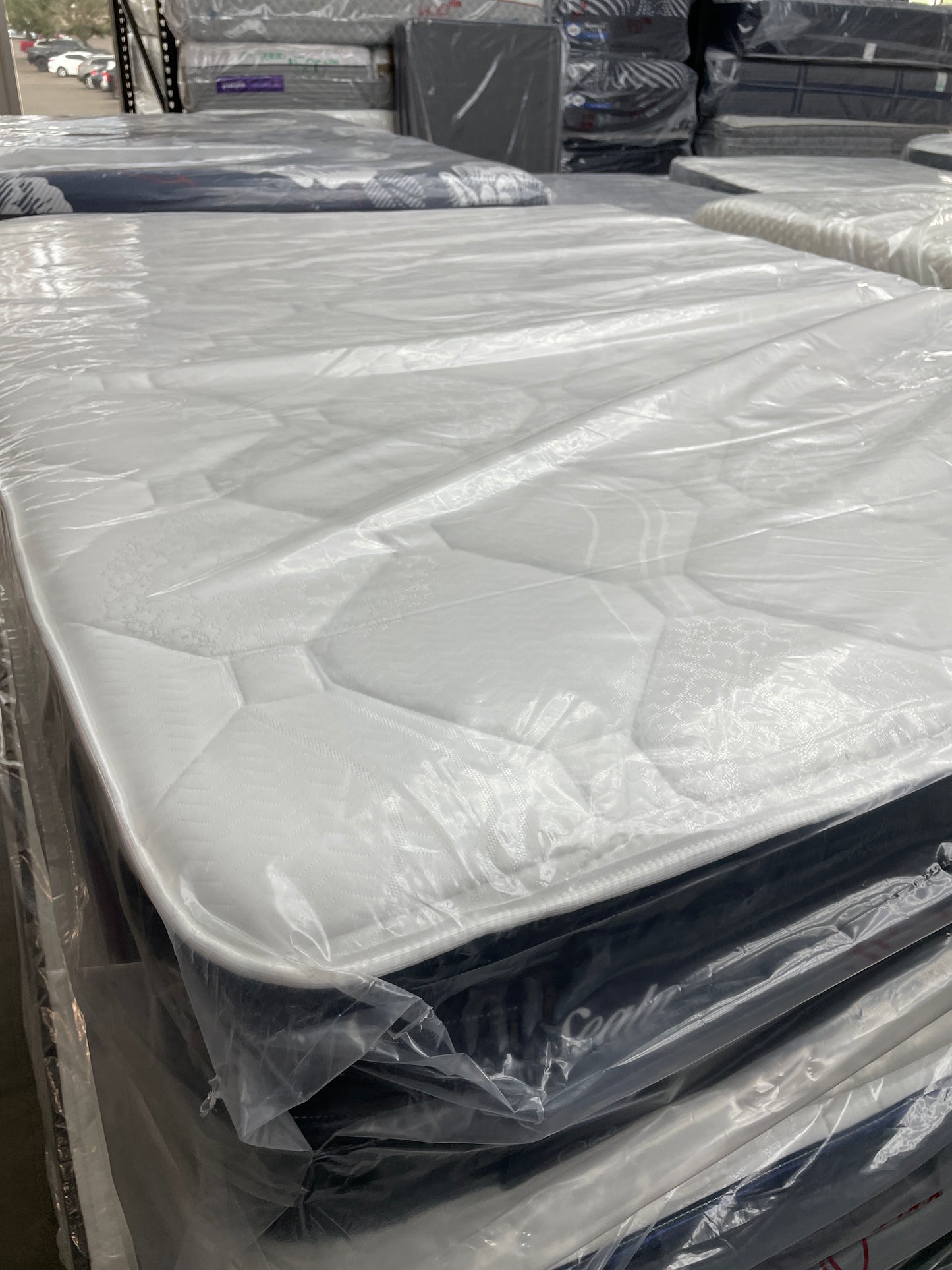 SEALY PERFORMANCE QUEEN PILLOWTOP MATTRESS