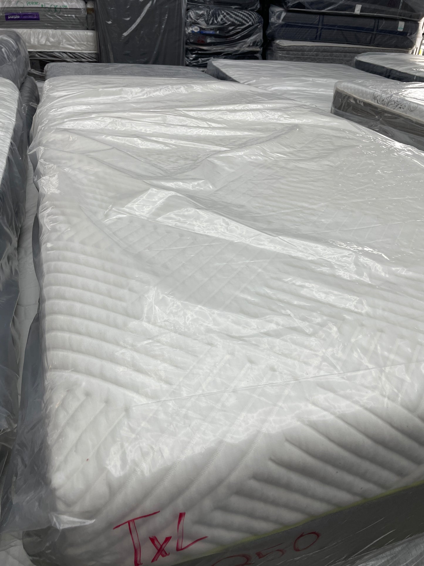 WELLSVILLE 14” LATEX HYBRID TWIN XL MATTRESS