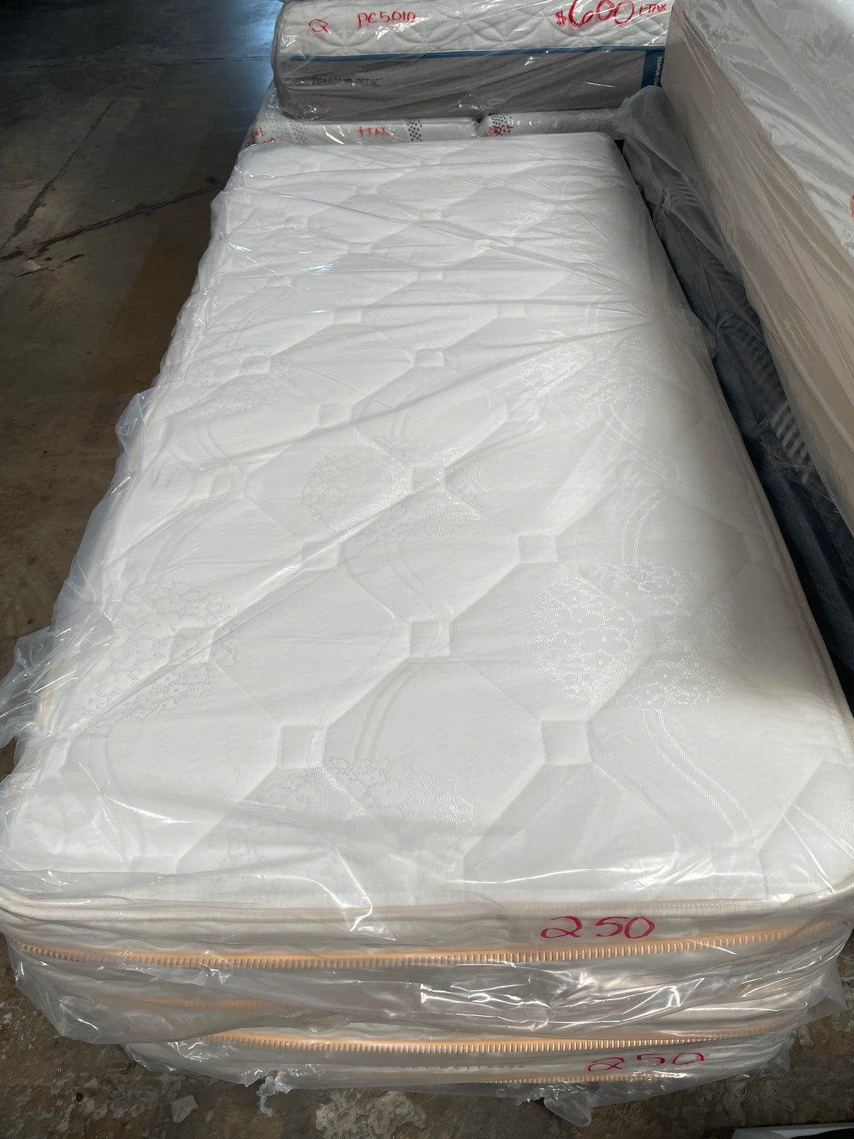 SAATVA LUXURY MATTRESS TWIN XL MATTRESS