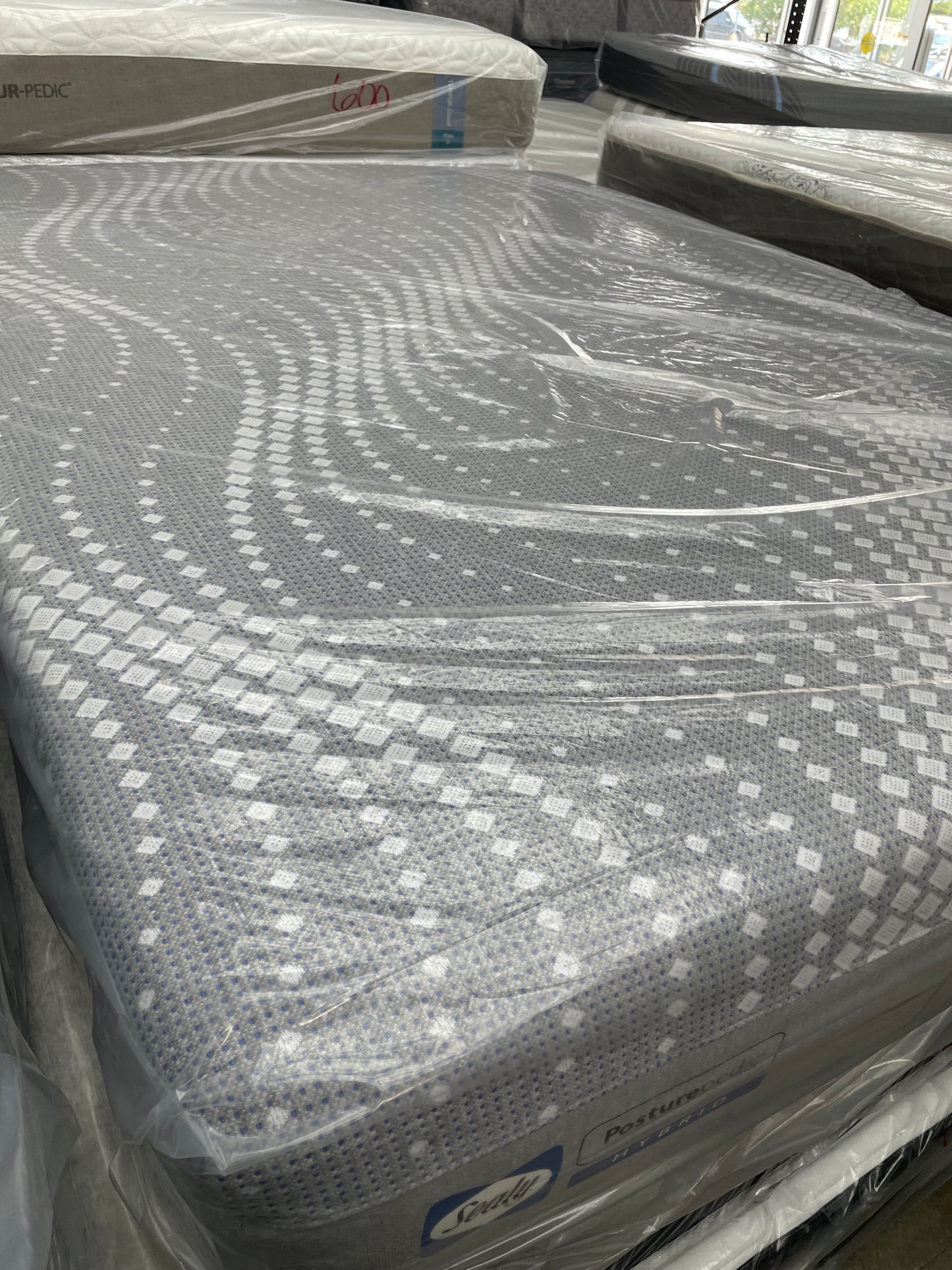 SEALY POSTUREPEDIC HYBRID