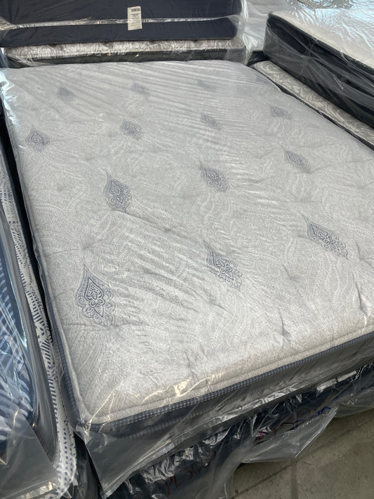 BEAUTYREST SILVER PILLOWTOP QUEEN MATTRESS