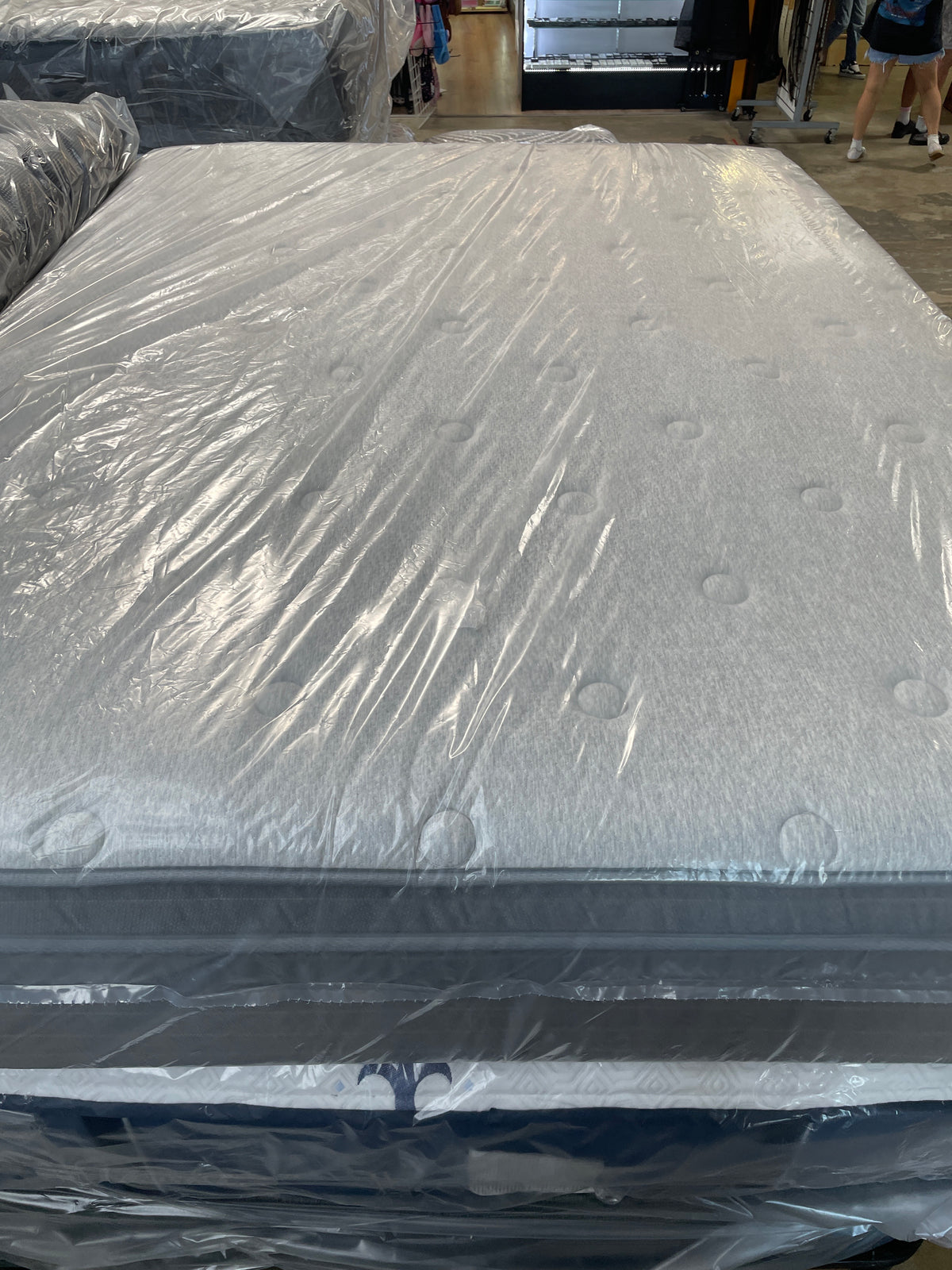 SERTA PILLOWTOP QUEEN MATTRESS