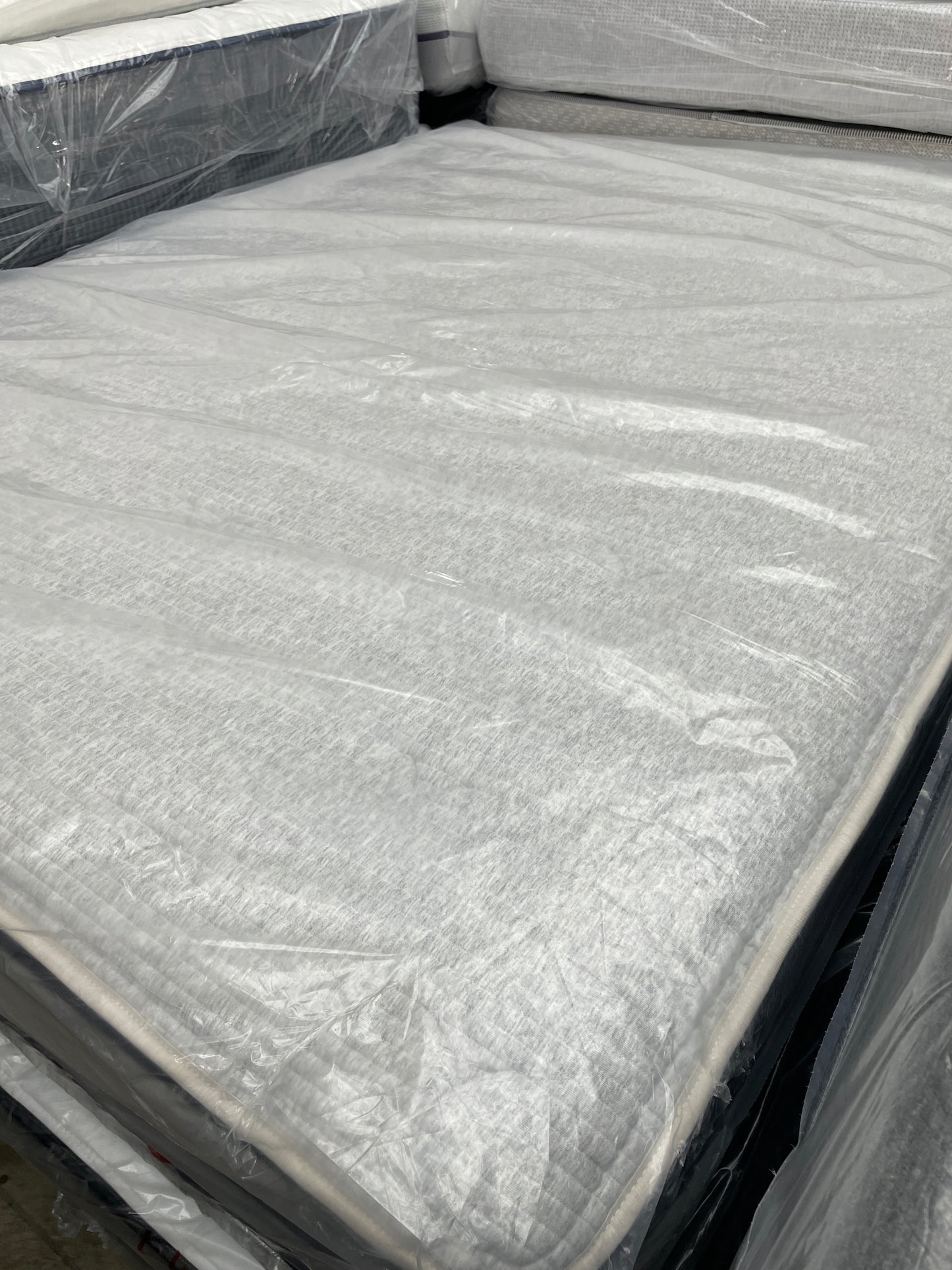 HYBRID PILLOWTOP QUEEN MATTRESS