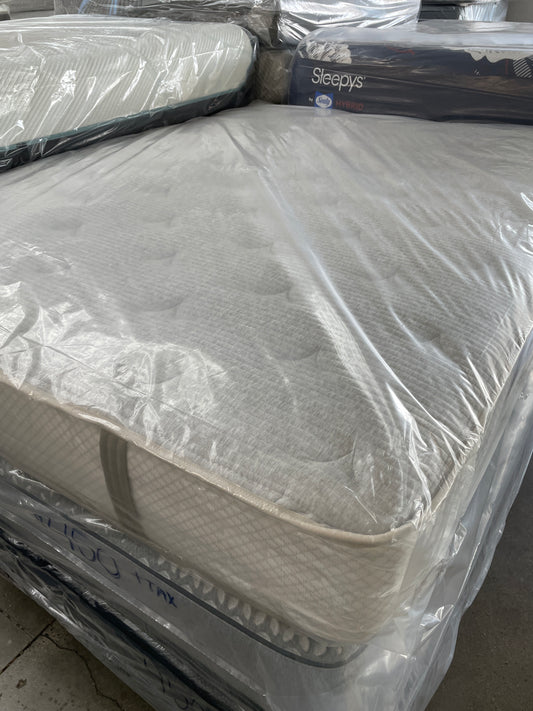 SEALY POSTUREPEDIC EUORTOP QUEEN MATTRESS
