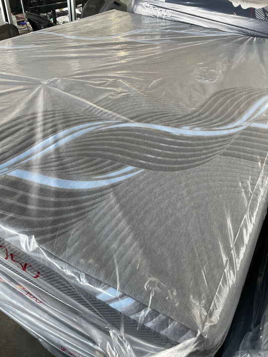 QUEEN FOAM MATTRESS