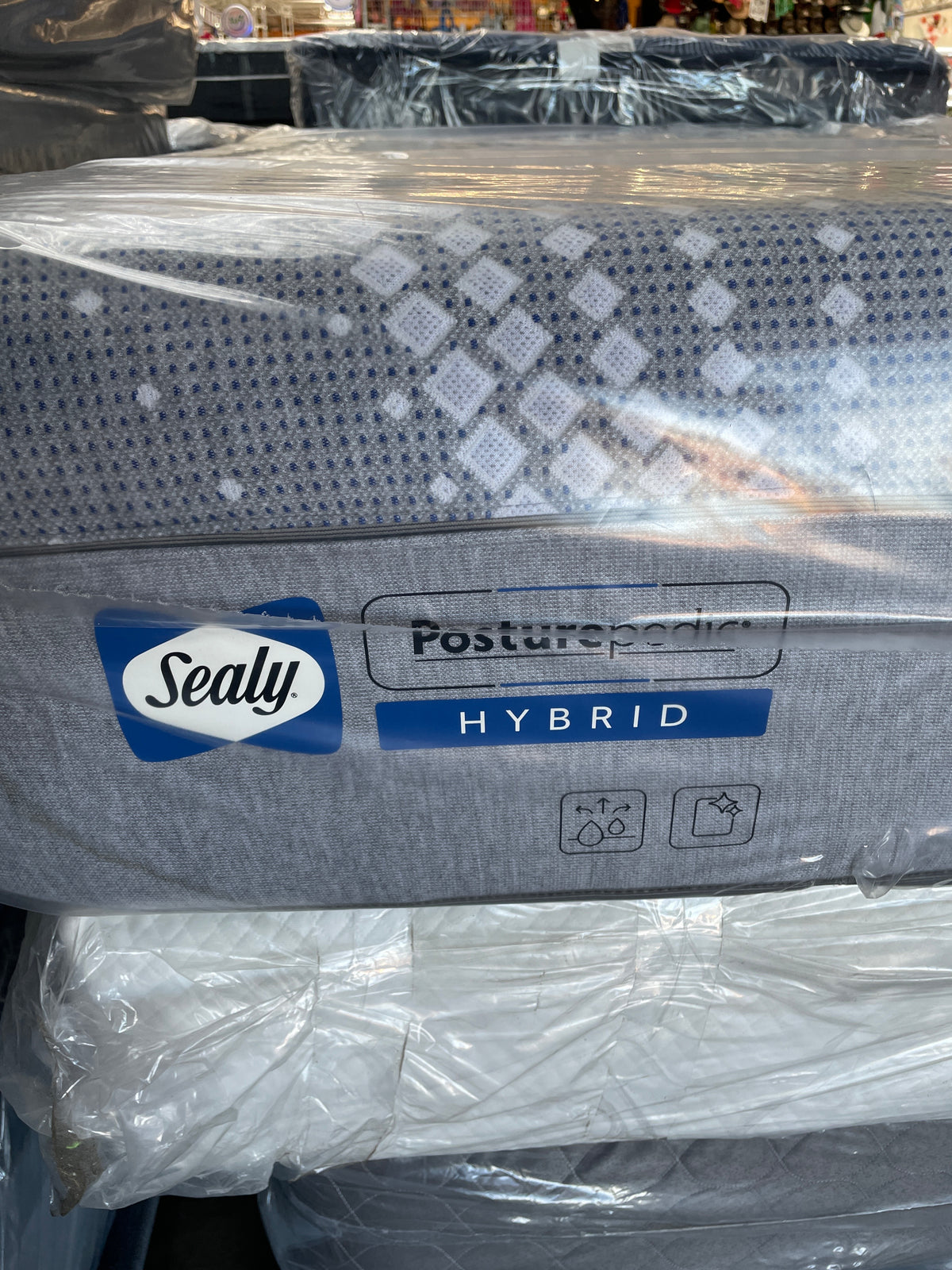SEALY POSTUREPEDIC HYBRID QUEEN MATTRESS