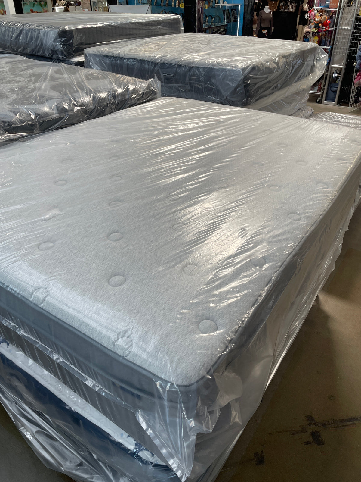 SERTA PILLOWTOP QUEEN MATTRESS