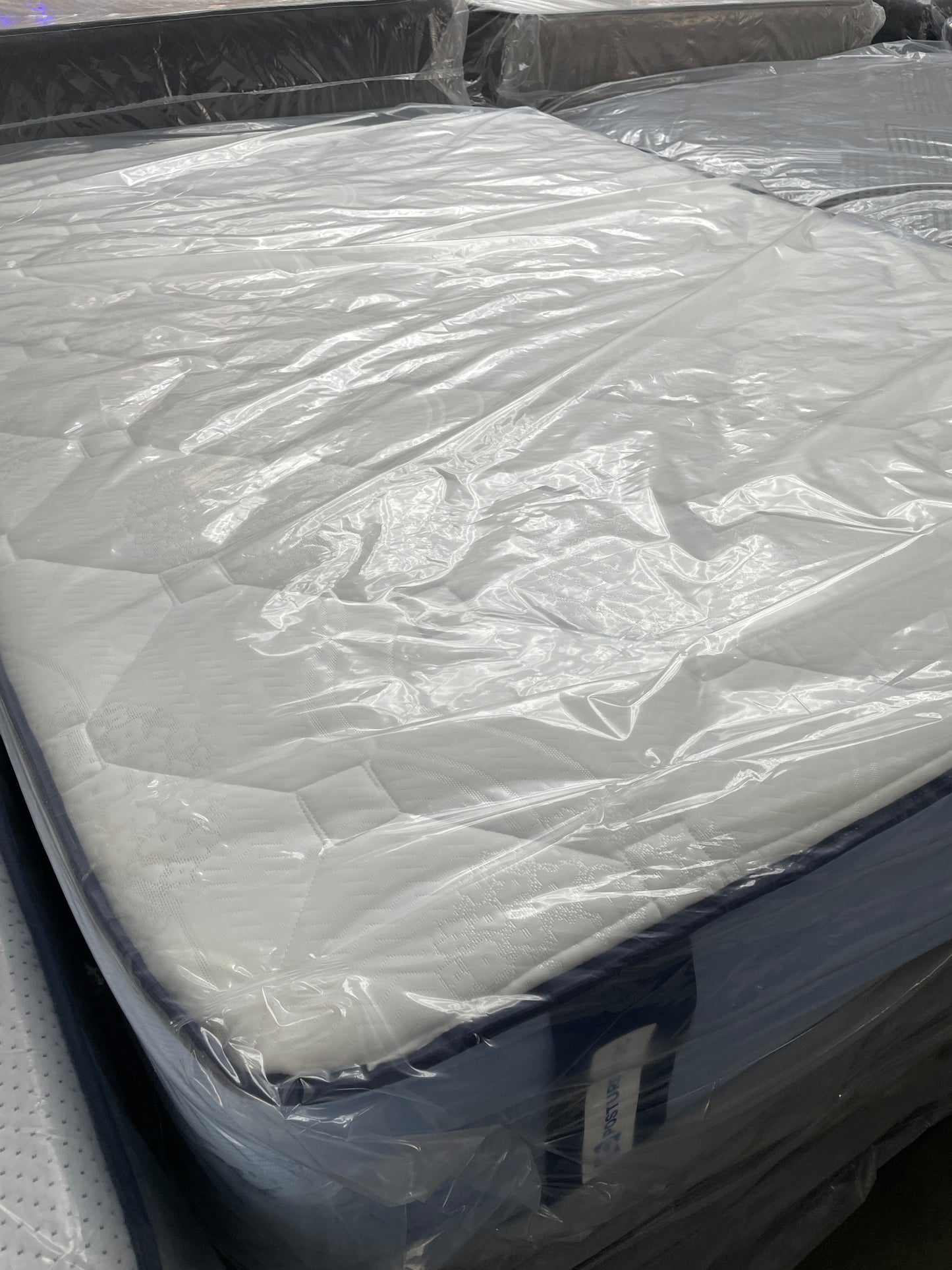 SEALY POSTUREPEDIC EUROTOP QUEEN MATTRESS