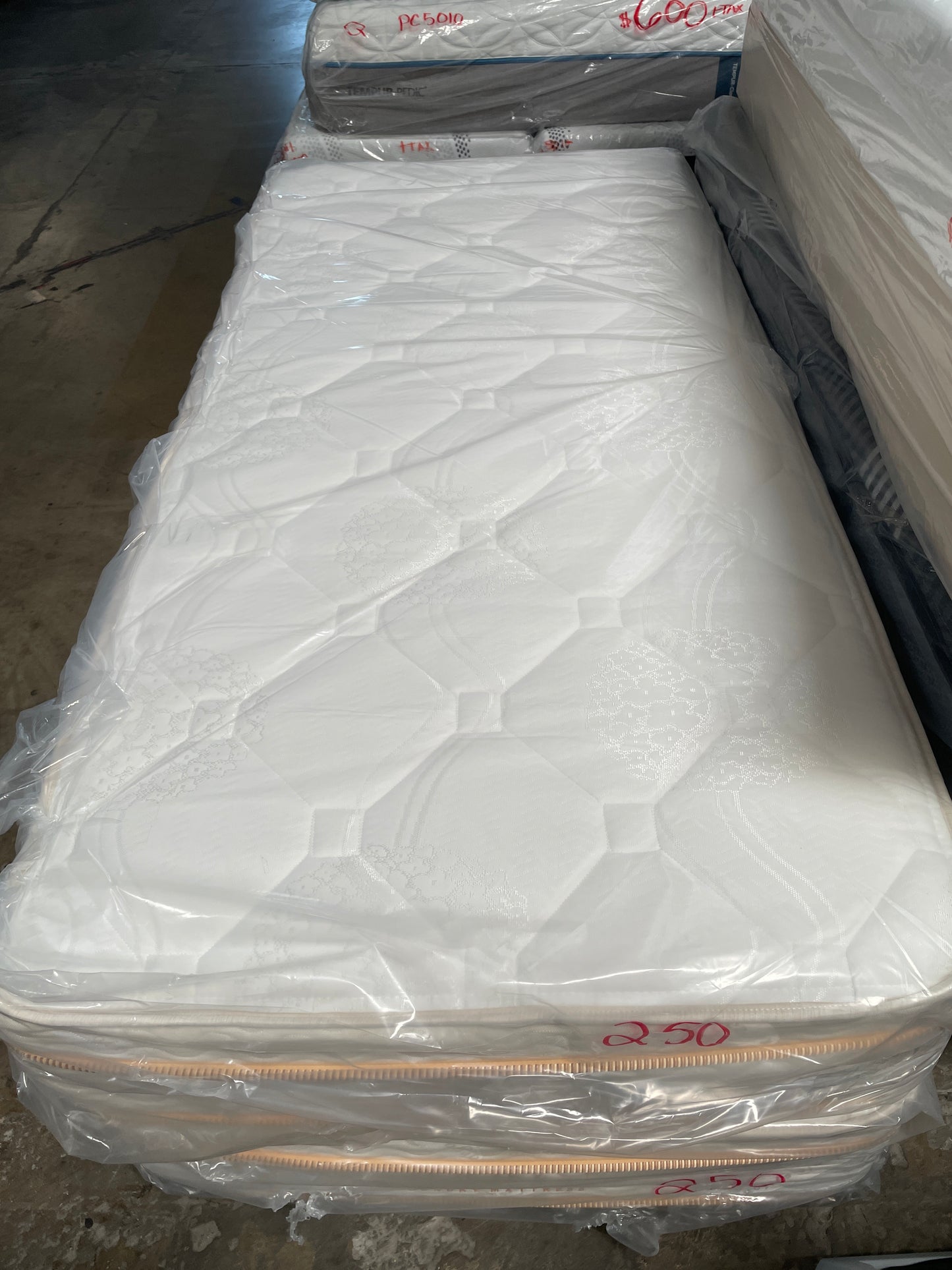 SAATVA LUXURY MATTRESS TWIN XL MATTRESS