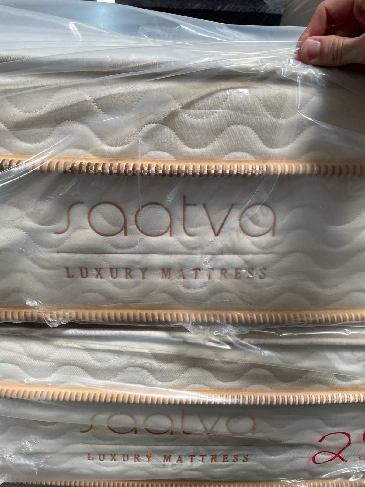 SAATVA LUXURY MATTRESS TWIN XL MATTRESS