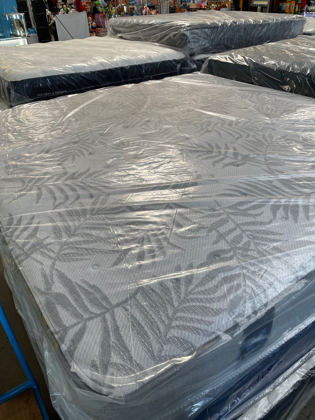 SEALY POSTUREPEDIC KING MATTRESS