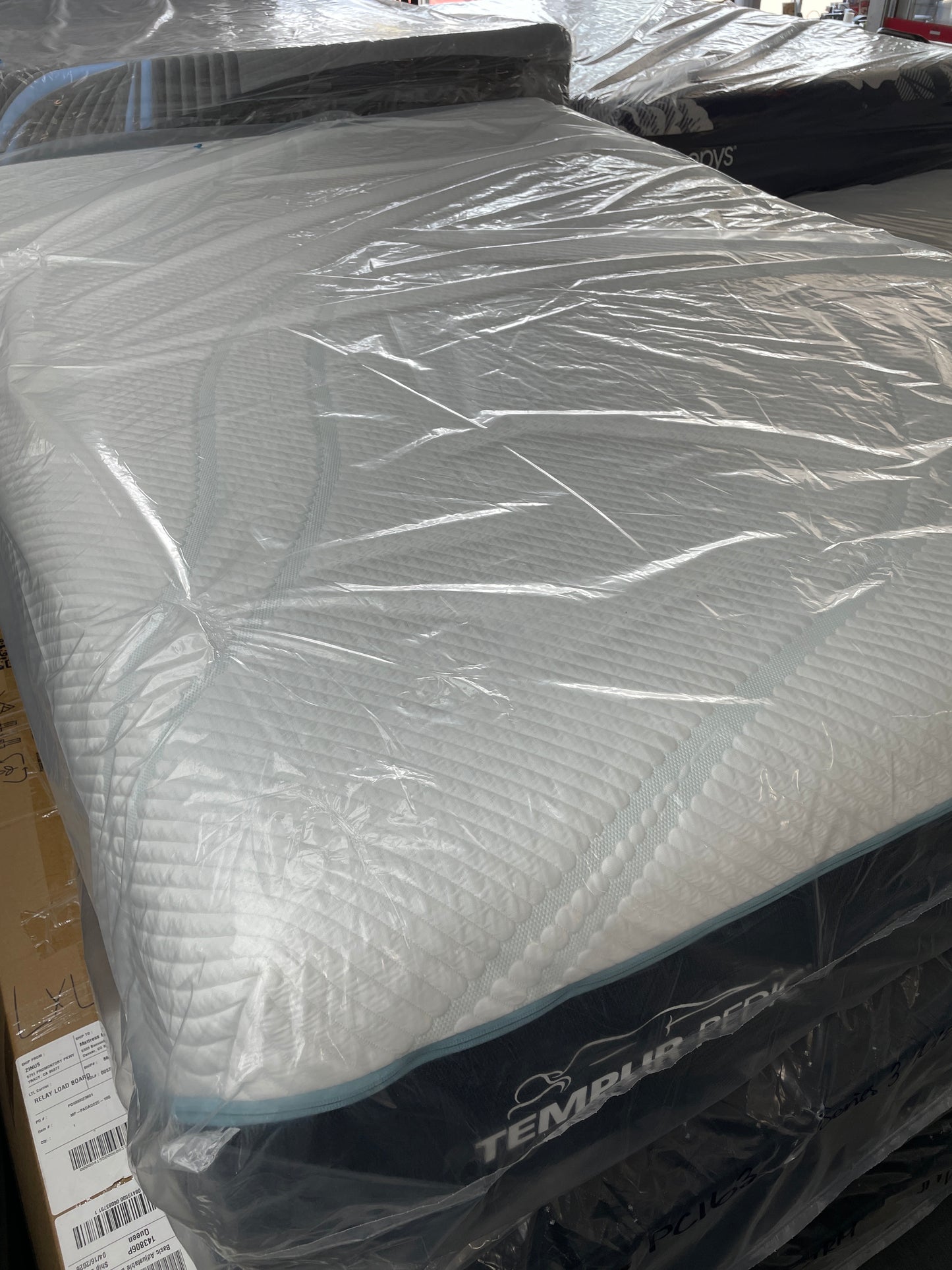 TEMPURPEDIC PROADAPT MEDIUM HYBRID FULL MATTRESS