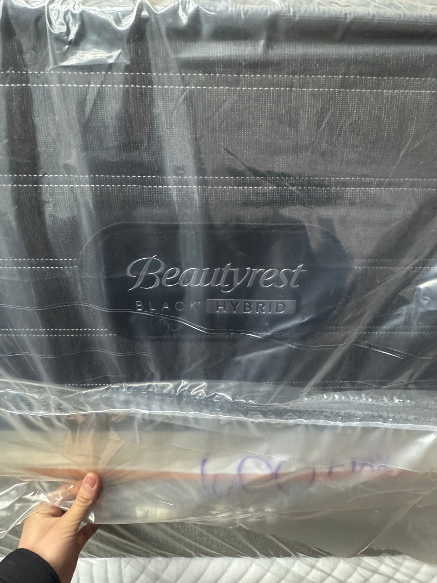 BEAUTYREST BLACK HYBRID QUEEN